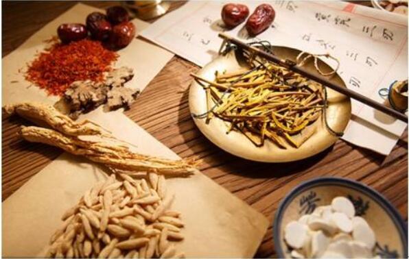 我國(guó)中藥材產(chǎn)業(yè)發(fā)展迅速，正向規(guī)?；?，標(biāo)準(zhǔn)化轉(zhuǎn)變