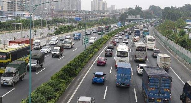 公安部：全國機(jī)動車保有量達(dá)3.25億輛，機(jī)動車駕駛?cè)诉_(dá)4.07億人