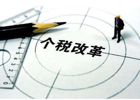 11月份，全國(guó)一般公共預(yù)算收入10775億元，同比下降5.4%，支出16431億元，同比下降0.8%??