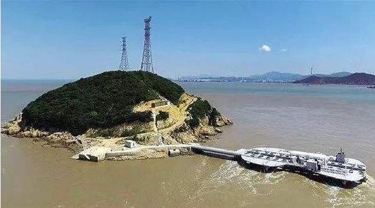 潮汐能具有儲(chǔ)量大影響因素少、可靠性高及能量轉(zhuǎn)化效率高等優(yōu)點(diǎn)，利用前景廣闊